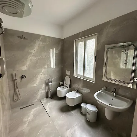 Appartement Gjuzi *
